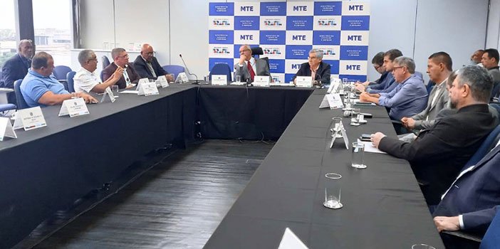 MTE promove debate sobre política de prevenção a acidentes com motociclistas profissionais