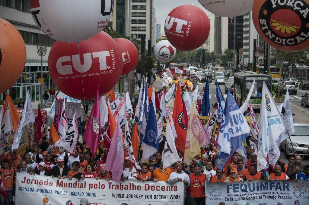 Os sindicatos sustentam um contínuo espaço de participação e processo de decisão exercitado para expressar interesses coletivos