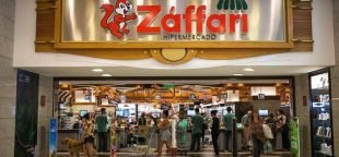 O Záffari, que já foi denunciado por aplicar escala 10×1, precisou mudar e agora começa a implantar a escala 5x2 em uma de suas lojas