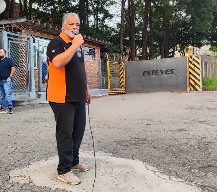 Metalúrgicos da Esteves exigem redução da jornada, refeições e PLR Metalúrgicos da Esteves exigem redução da jornada, refeições e PLR