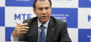 Ministro Luiz Marinho visita o Sindicato dos Padeiros de São Paulo para debater novas regras sobre saúde e trabalho.