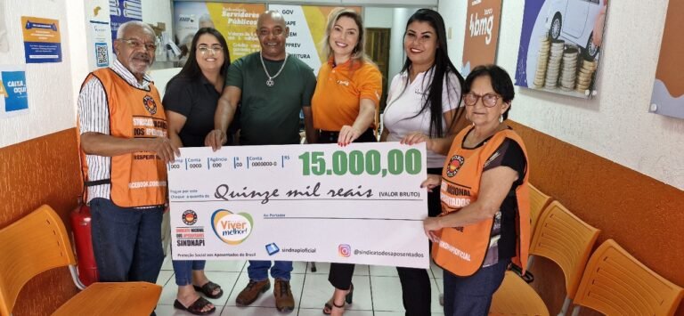 Sindnapi entrega prêmio para Marcos Salvador da Silva, de Santo André