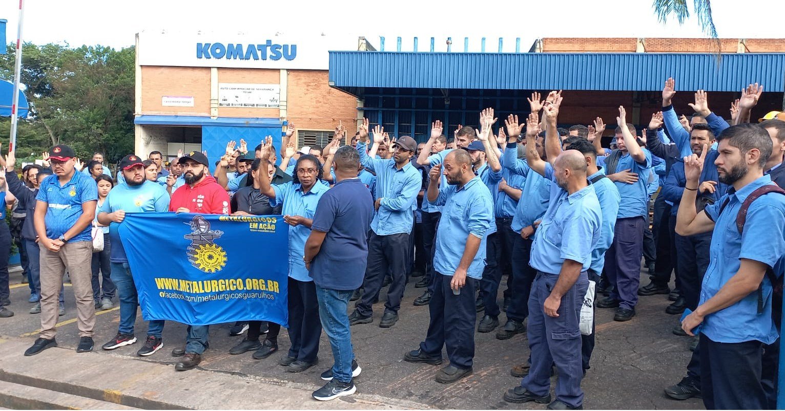 Metalúrgicos da Komatsu, em Arujá, aprovam estado de greve
