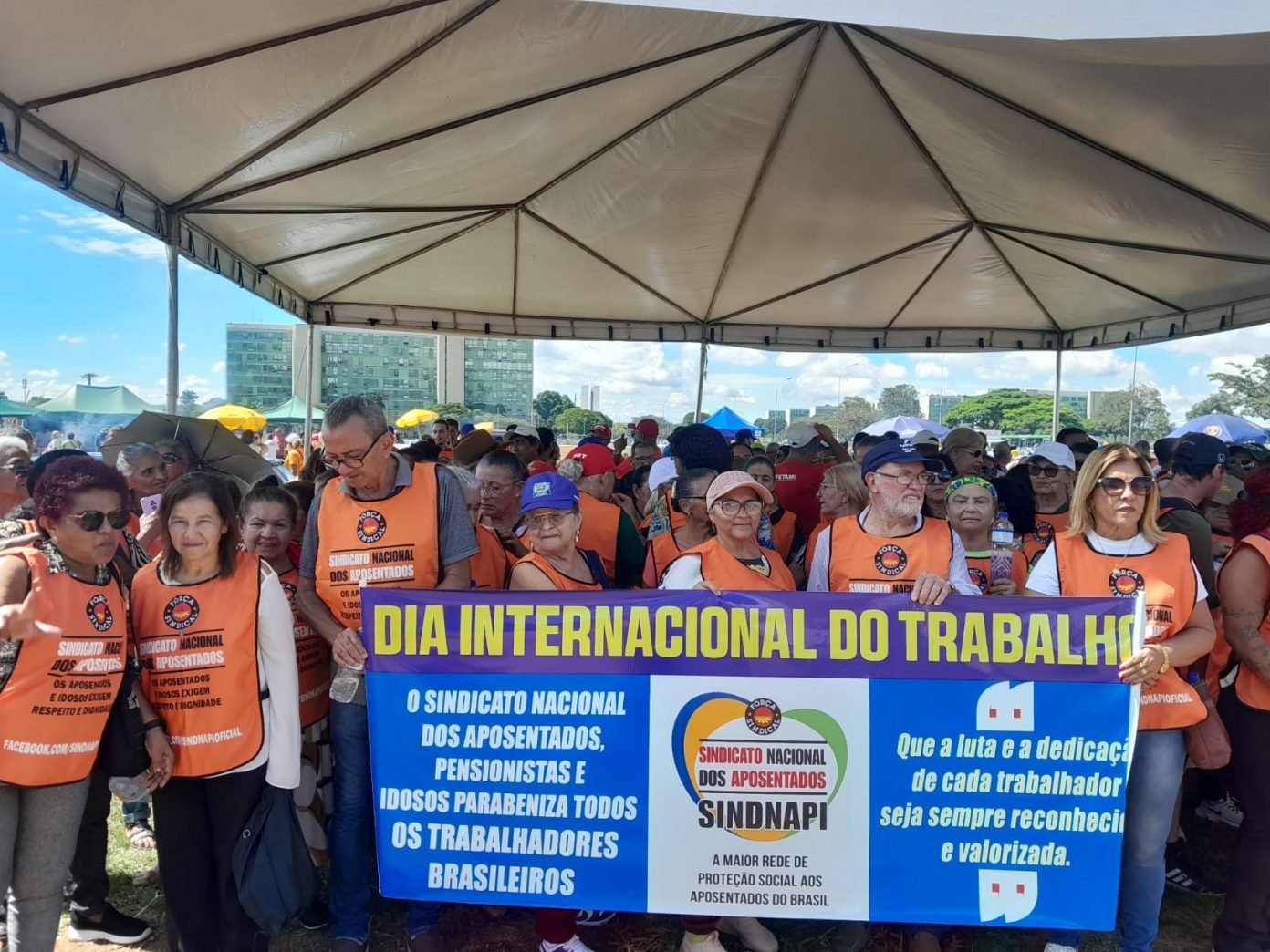 Aposentados associados ao Sindnapi na Marcha da Classe Trabalhadora em Brasília Aposentados associados ao Sindnapi na Marcha da Classe Trabalhadora em Brasília