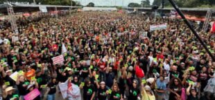 Professores do DF aprovam estado de greve e calendários de luta