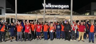 Trabalhadores da VW se unem contra práticas antissindicais. Foto: People´s World