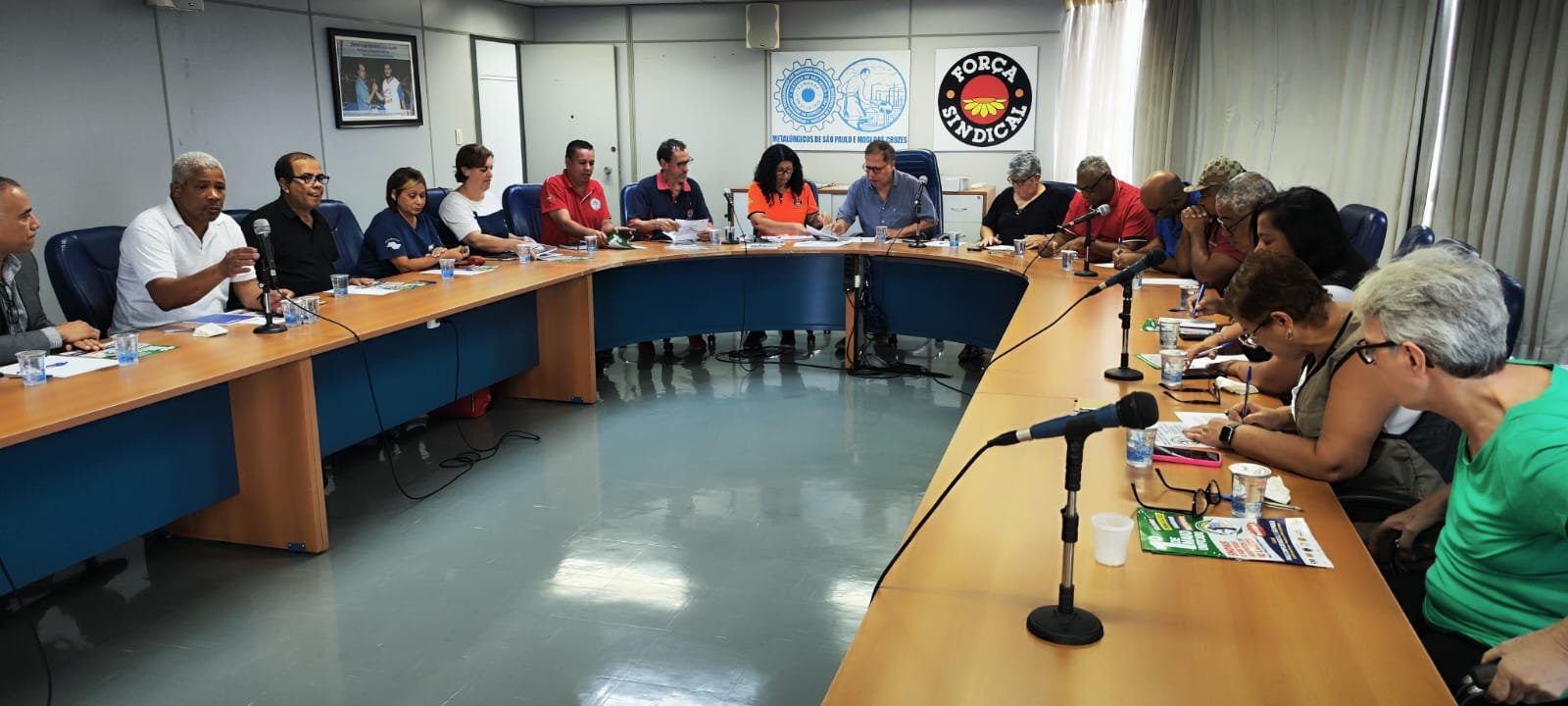 Dirigentes fazem reunião para intensificar divulgação do 1 de Maio Dirigentes fazem reunião para intensificar divulgação do 1 de Maio