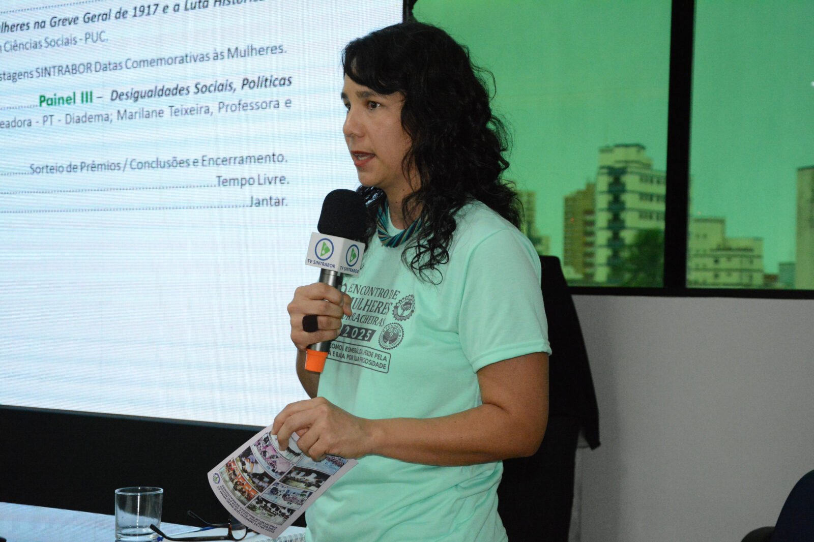 Sintrabor divulga Boletim sobre situação da mulher no mercado de trabalho Laura Benevides, do Dieese, em atividade das mulheres no Sintrabor divulga estudo sobre mulher no mercado de trabalho