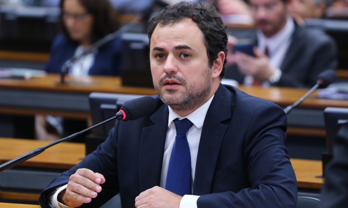 Centrais sindicais saem em defesa do deputado Glauber Braga