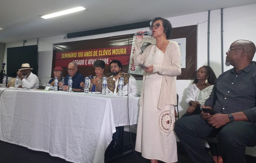 Presidente da CTB Bahia, Rosa de Souza, no Seminário sobre 100 anos de Clóvis Moura Presidente da CTB Bahia, Rosa de Souza, no Seminário sobre 100 anos de Clóvis Moura