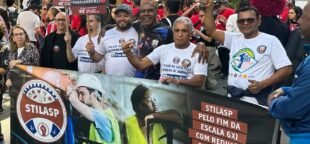 Pelo fim da escala 6X1: Paulão e dirigentes da Fitiasp no ato do 1º de Maio na Avenida Paulista