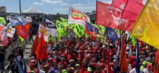 SINTETEL marca presença no maior 1º de Maio do Brasil