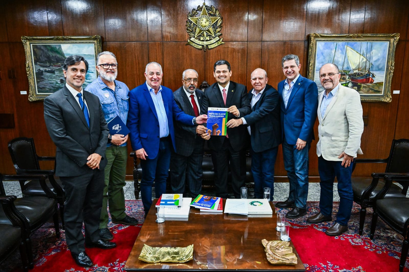 Sindicalistas reúnem-se com presidente do Senado
