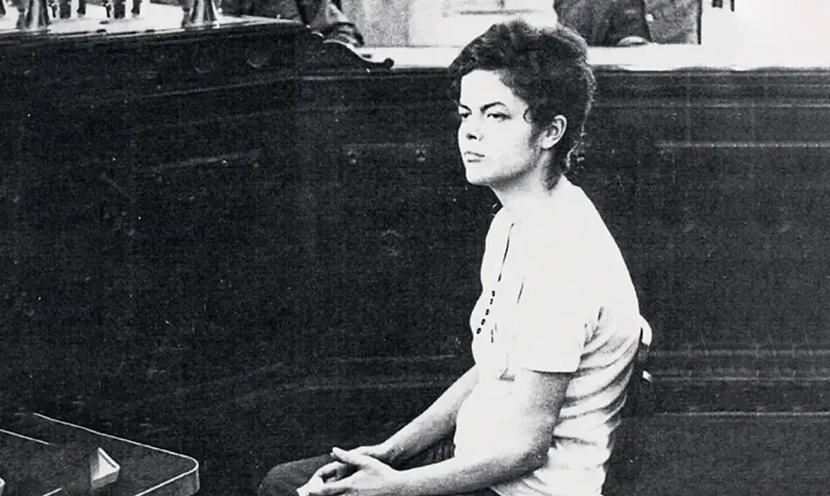 Ex-presidente Dilma Rousseff durante interrogatório na Auditoria Militar do Rio de Janeiro (RJ) em 1970, aos 22 anos. Foto: Comissão da Verdade