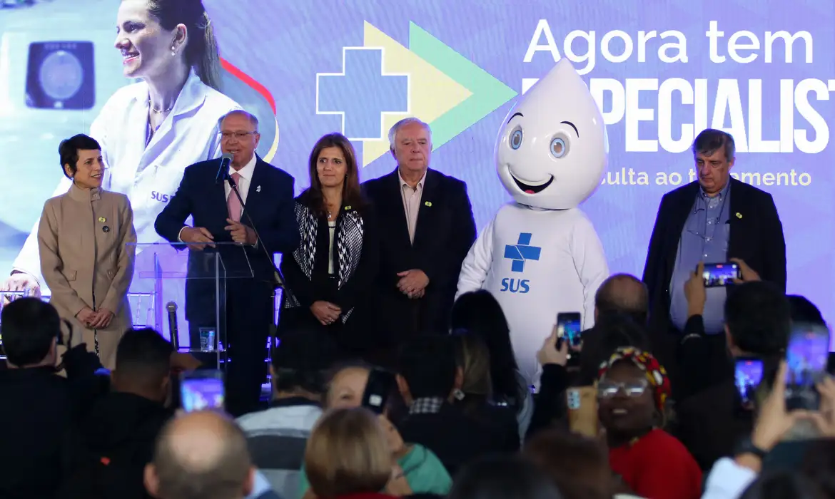 Ministério da saúde entrega novos equipamentos de tratamento contra o câncer para seis cidades. Ministério da saúde entrega novos equipamentos de tratamento contra o câncer para seis cidades.