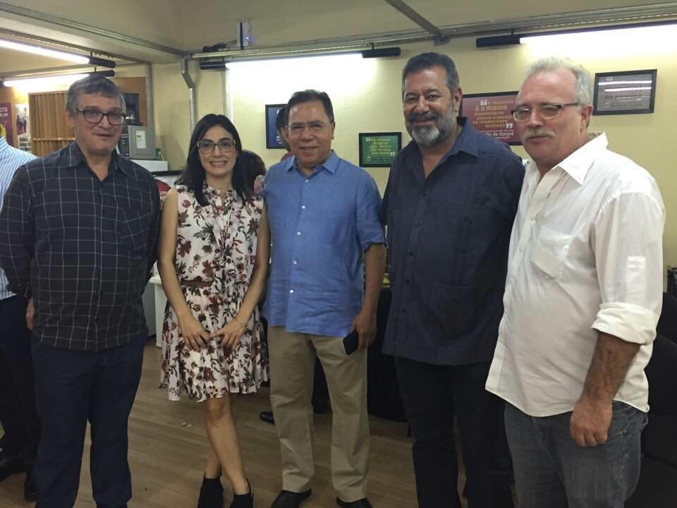 Eduardo Pavão, o primeiro à esquerda, com Carolina Maria Ruy, João Carlos Juruna, José Pereira e Altamiro Borges, na sede do Barão de Itararé.