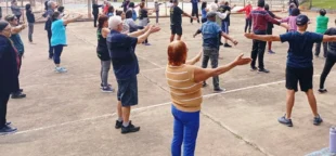 Ginástica no Parque reúne 100 idosos em Americana (SP)