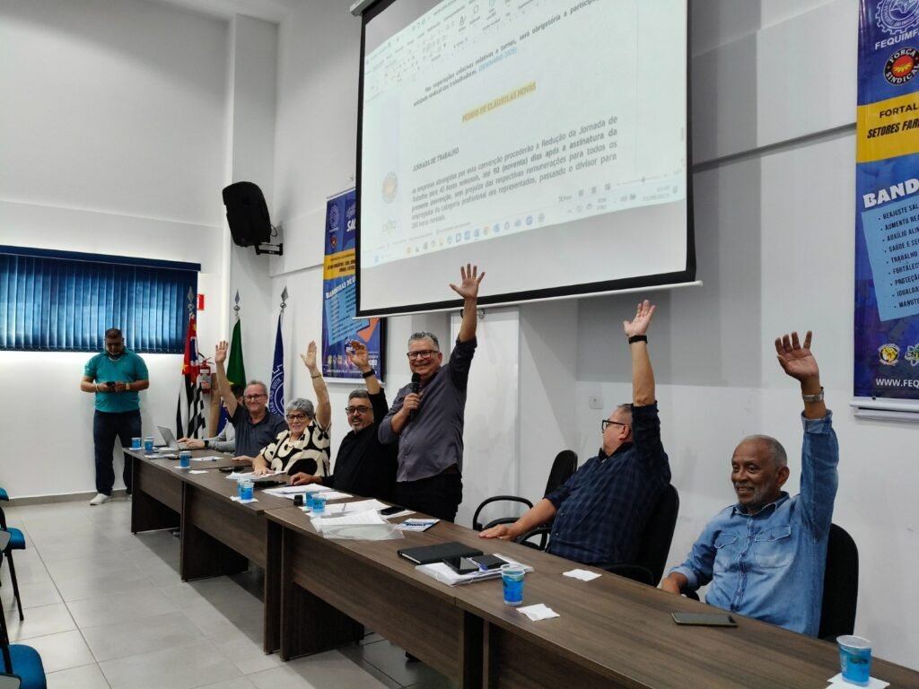 Lideranças discutem melhorias para trabalhadores do setor de plástico e fertilizantes no Seminário de Negociação Coletiva. Lideranças discutem melhorias para trabalhadores do setor de plástico e fertilizantes no Seminário de Negociação Coletiva.