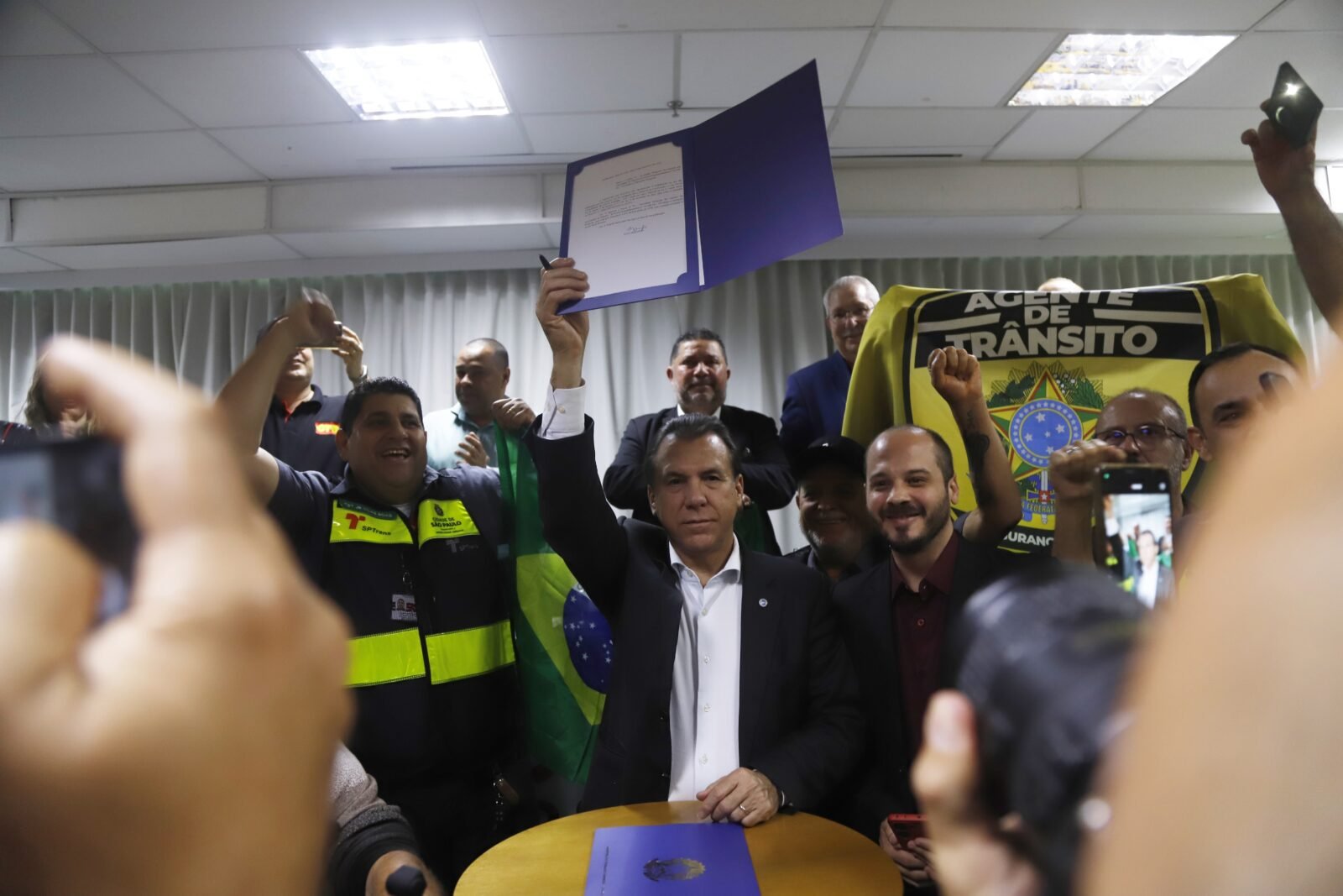 Marinho assina regulamentação histórica para agentes de trânsito no Brasil