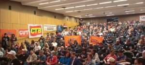 Ato em Porto Alegre defende fim da escala 6x1 e jornada justa