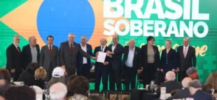 Centrais entregam propostas a Lula por soberania e empregos