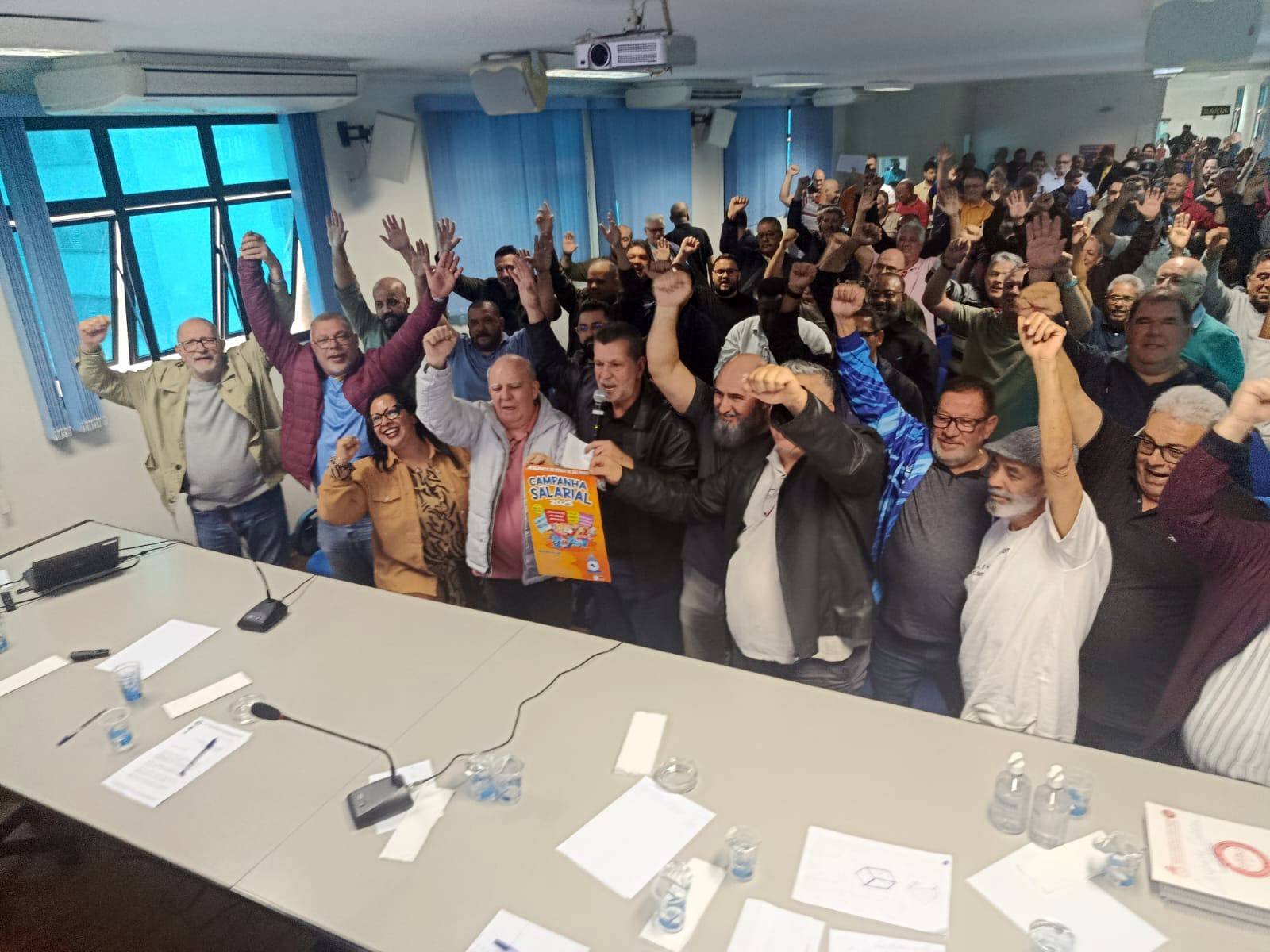 Dirigentes sindicais de todo o Estado de São Paulo aprovam pauta que será levada às assembleias de cada Sindicato.