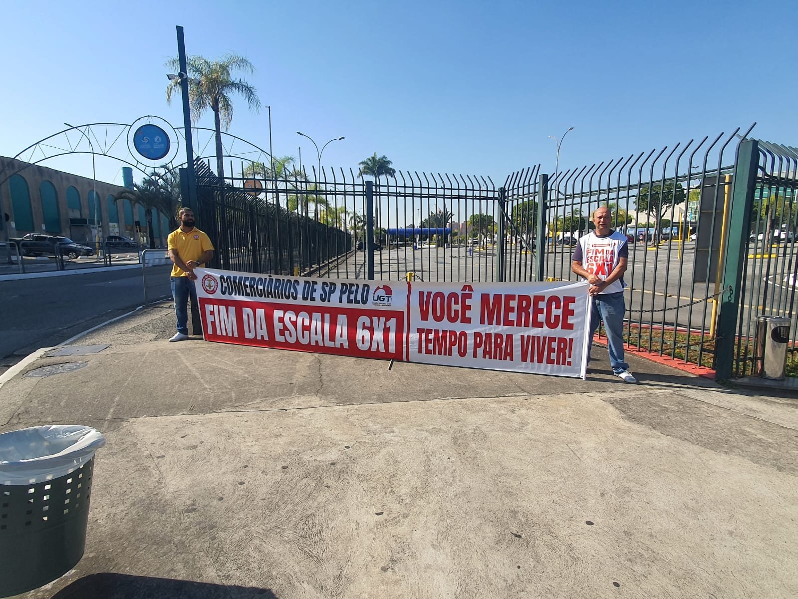 Plebiscito Popular: Sindicato dos Comerciários de SP coleta votos em defesa da redução de jornada e fim da escala 6x1 Plebiscito Popular: Sindicato dos Comerciários de SP coleta votos em defesa da redução de jornada e fim da escala 6x1