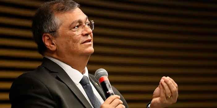 Dino determina que PF apure conduta de Bolsonaro na pandemia