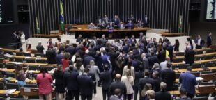 O movimento da Câmara dos Deputados sinaliza um sério risco à democracia e aos desejos da população. Saiba mais sobre a situação.