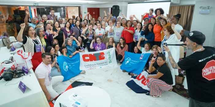 Educadoras debatem democracia, sindicalismo e IA em Brasília