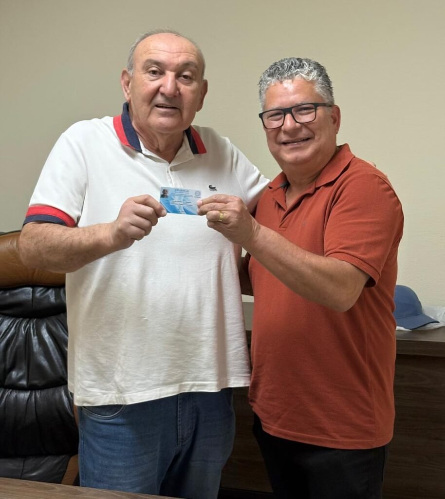 Oliveira, de Araras, recebe credencial da FEQUIMFAR