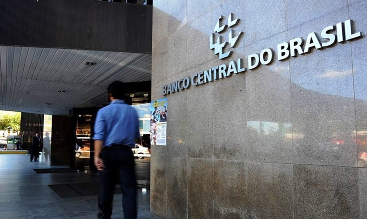 Manutenção da Selic em 15% ao ano impacta o custo de vida e o consumo das famílias. Manutenção da Selic em 15% ao ano impacta o custo de vida e o consumo das famílias.