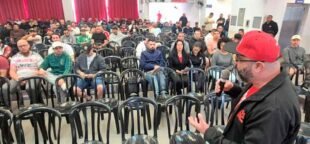 Metalúrgicos da Mercedes-Benz aprovam Layoff e folgas para manter empregos