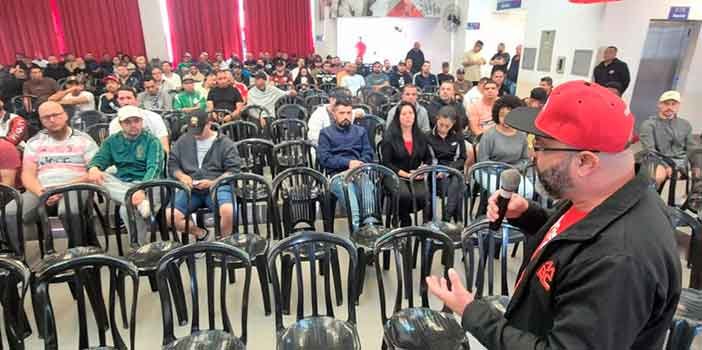 Metalúrgicos da Mercedes-Benz aprovam Layoff e folgas para manter empregos