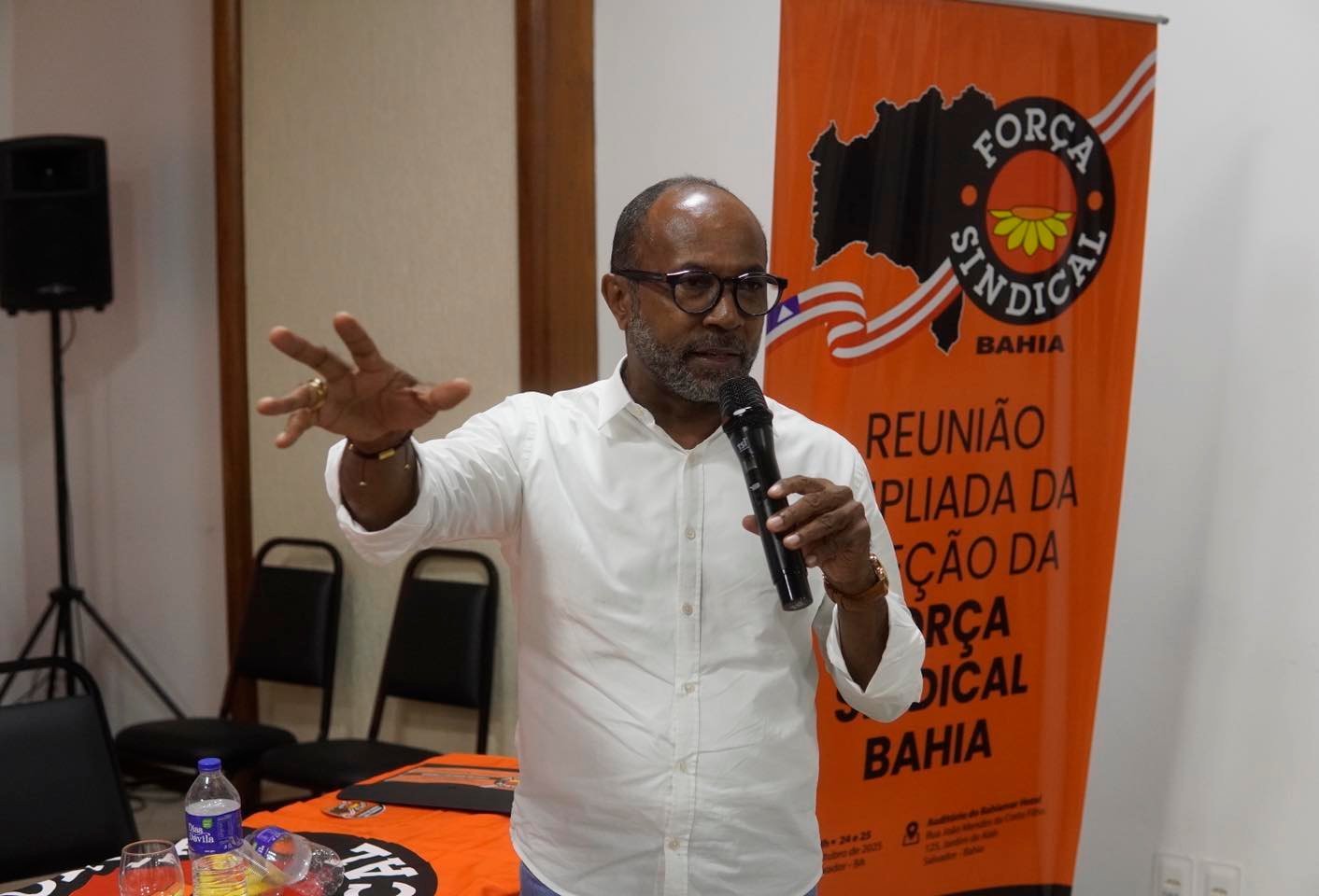 Bebeto Galvão na reunião da central no Estado