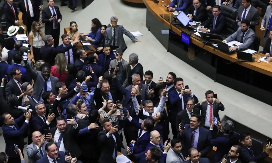 Derrubada da MP do IOF impacta a justiça fiscal no Brasil. Derrubada da MP do IOF impacta a justiça fiscal no Brasil.