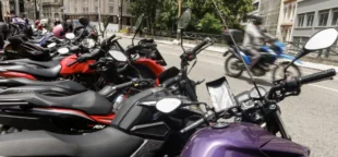 Trabalhador por aplicativo ganha mais, porém tem jornadas mais longas