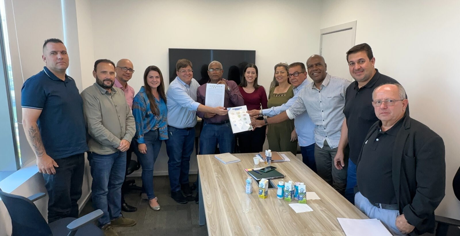 Sindicatos entregam pauta unificada à Lactalis e reforçam luta por igualdade