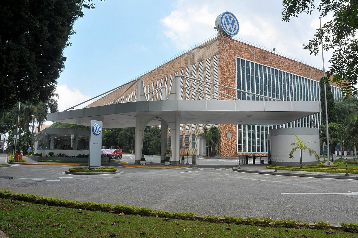 A produção de veículos no Brasil enfrenta uma crise. A falta de semicondutores pode interromper a indústria. Foto: Fábrica da Volkswagen no Brasil