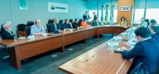 Sindicalistas e empresários debatem setor químico com Petrobras