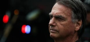 Bolsonaro foi preso neste sábado (22)