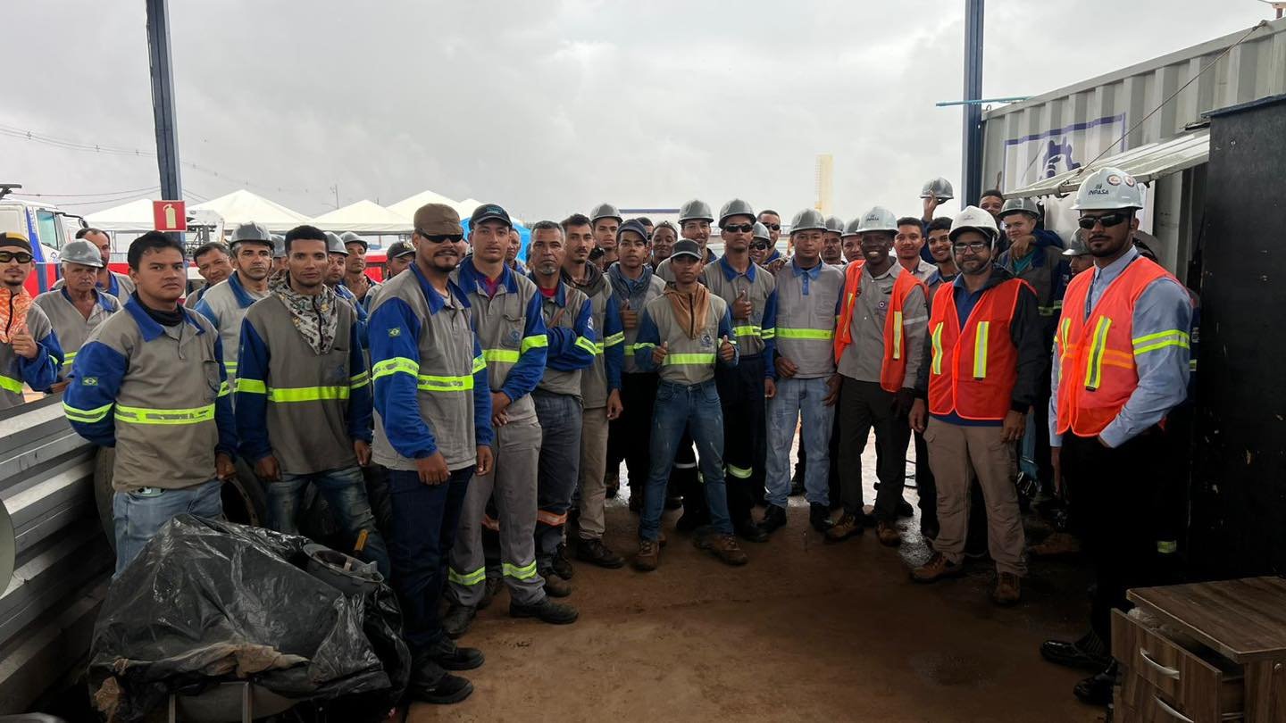 Desocupação atinge menor nível. Setor da Construção é um dos responsáveis pelo índice. Na foto trabalhadores da Construção Pesada da Bahia. Facebook Sintepav-BA Desocupação atinge menor nível. Setor da Construção é um dos responsáveis pelo índice. Na foto trabalhadores da Construção Pesada da Bahia. Facebook Sintepav-BA