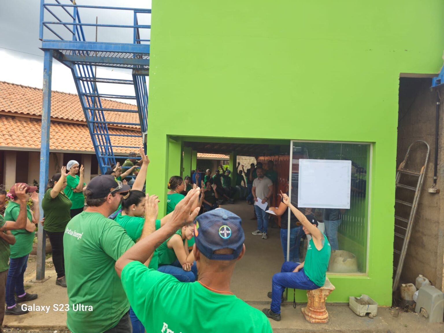 Empregados da Irmãos Incerpi em Limeira celebram aumento de 10% na PLR e um novo Piso Salarial de R$ 2.306,08. Empregados da Irmãos Incerpi em Limeira celebram aumento de 10% na PLR e um novo Piso Salarial de R$ 2.306,08.