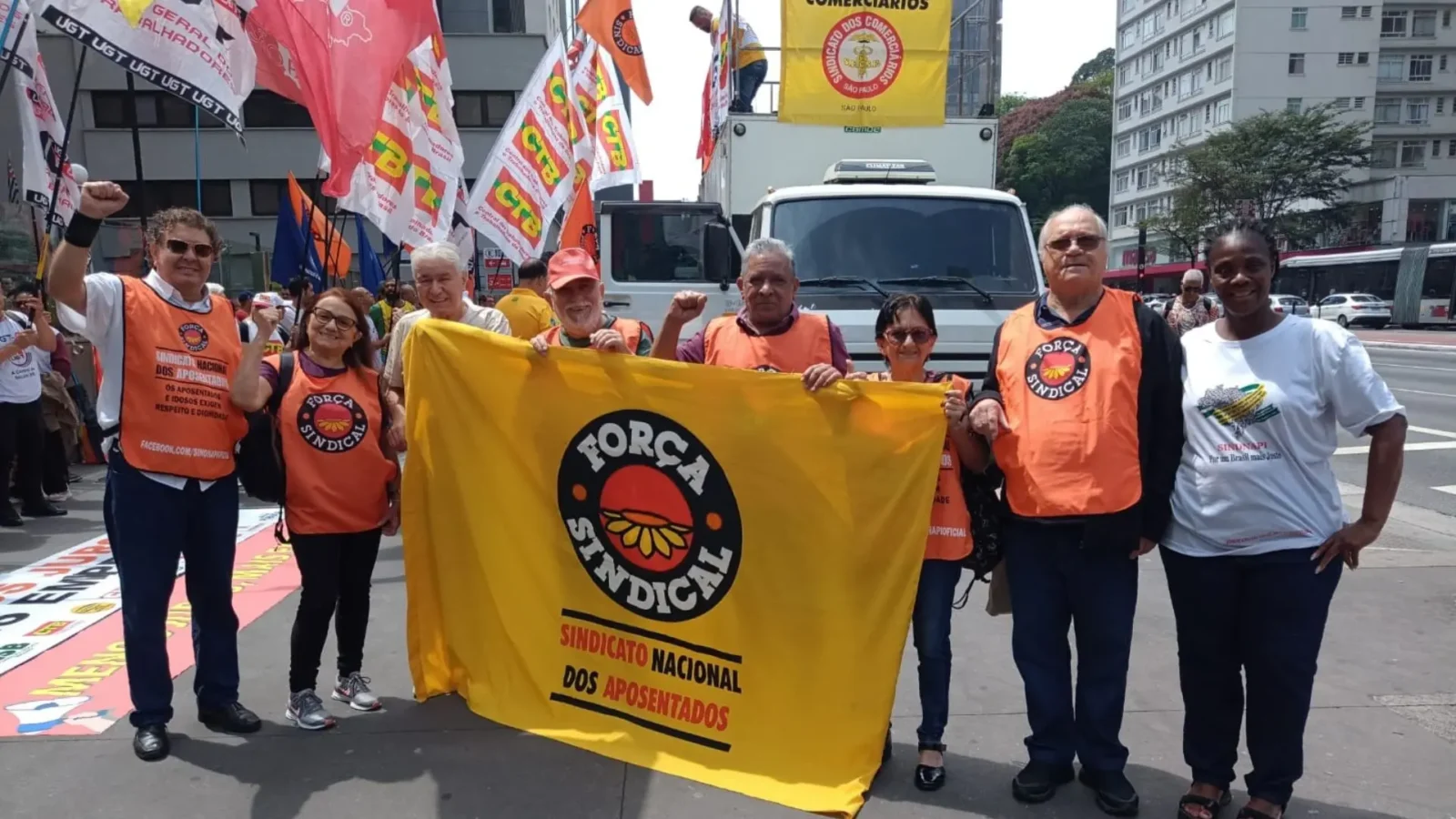 Sindnapi participa de protesto contra juros altos