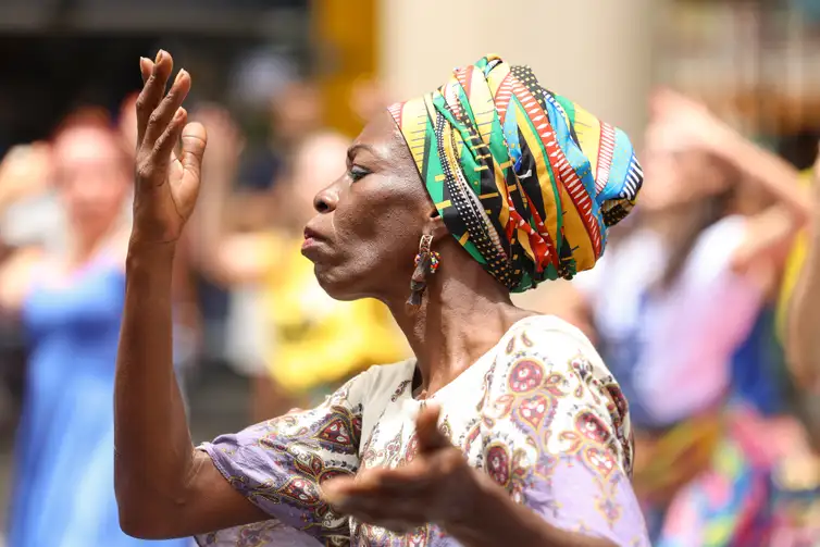 Mulher comemora o Dia da Consciência Negra na Passeata no Rio de Janeiro/Foto: Tomáz Silva Mulher comemora o Dia da Consciência Negra na Passeata no Rio de Janeiro/Foto: Tomáz Silva