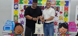 Acompanhe a iniciativa do Sindicato dos Químicos de distribuir material escolar para ajudar crianças e jovens a avançarem nos estudos.