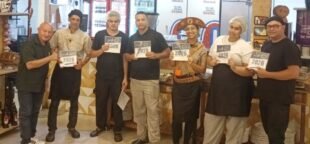 O Sinthoresp intensificou ações em São Paulo, promovendo diálogos e informações sobre a Convenção Coletiva de Trabalho. Foto: Sinthopesp no restaurante Gigante Nordestino, no Shopping Itaquera.