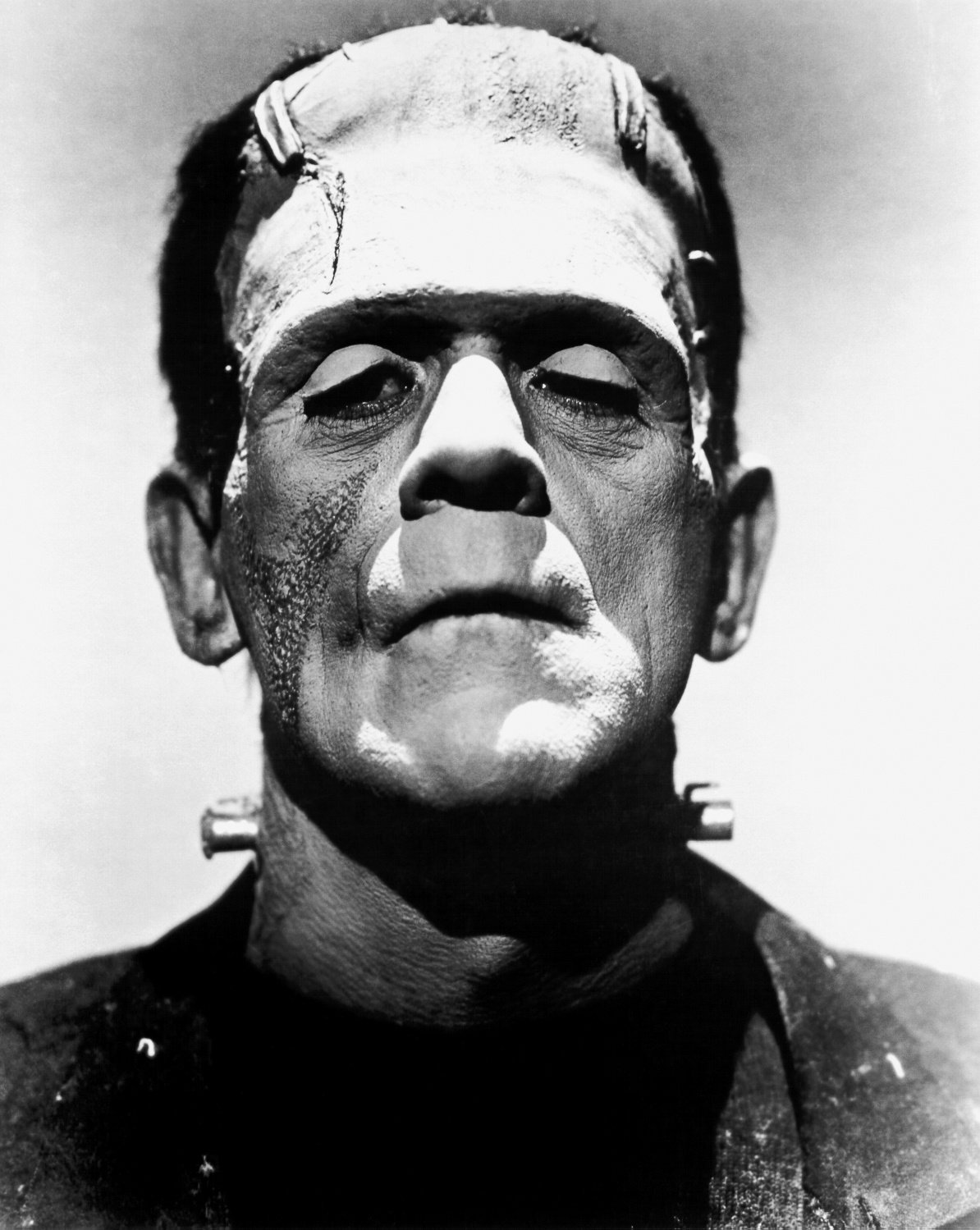 Boris Karloff como o Ser criado por Victor Frankeinstein é uma das representações mais conhecidas da obra de Mary Shelley. O filme Frankenstein, de James Whale, foi lançado em 1931.