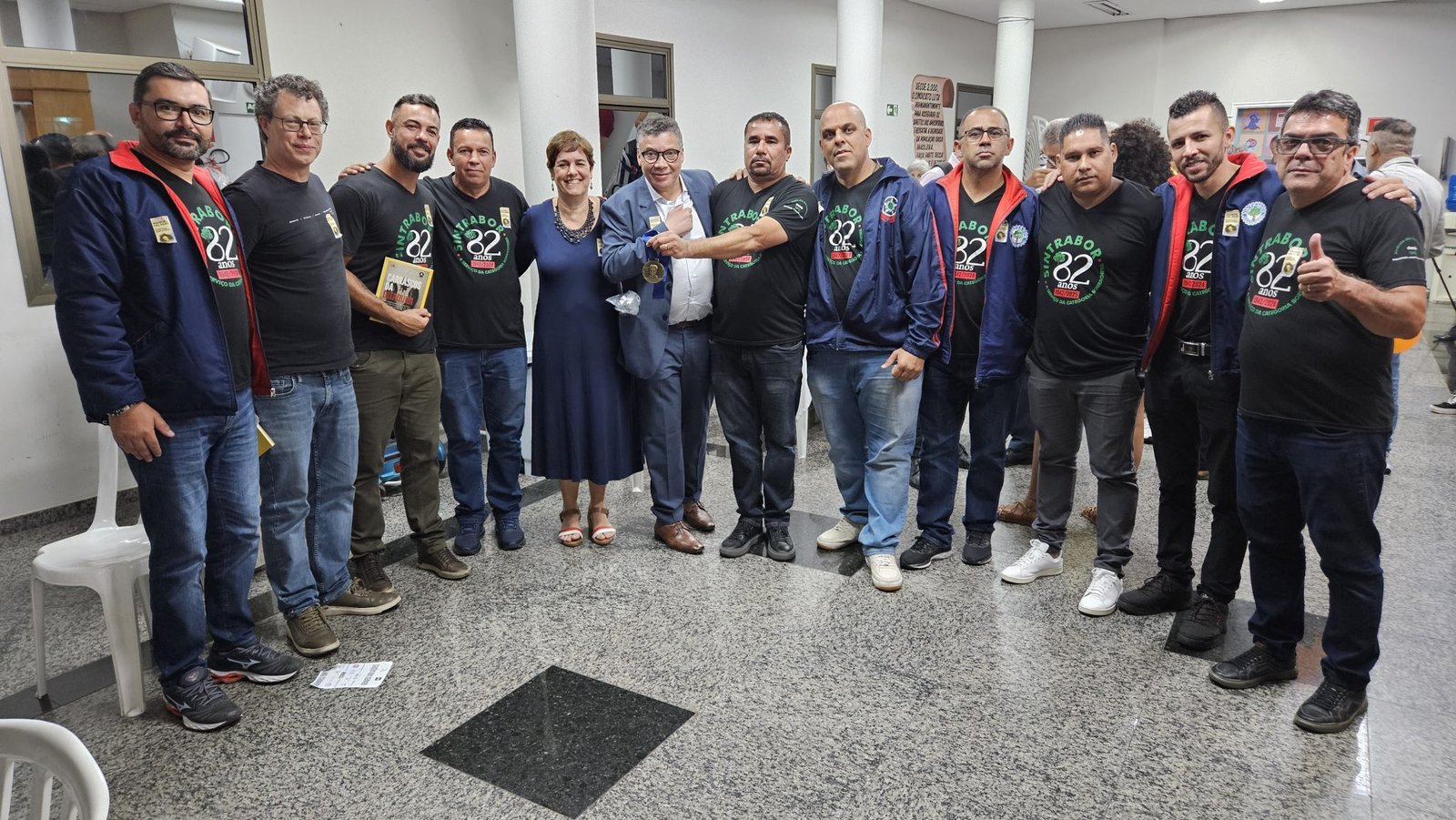 Andra Gato com representantes do Sintrabor no ato em homenagem a Manoel Fiel Filho