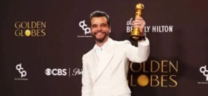 Wagner Moura recebe o Globo de Ouro por sua atuação em O Agente Secreto